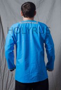 Рубаха Holyrus с декоративной нашивкой голубая - вид сзади без пояса