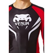 Рашгард Venum Electron 2.0 LS черно-красный - крупный план